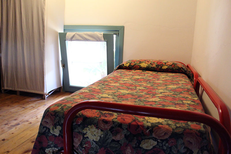 Single bed at Sicilian rental in Fattoria Mose
