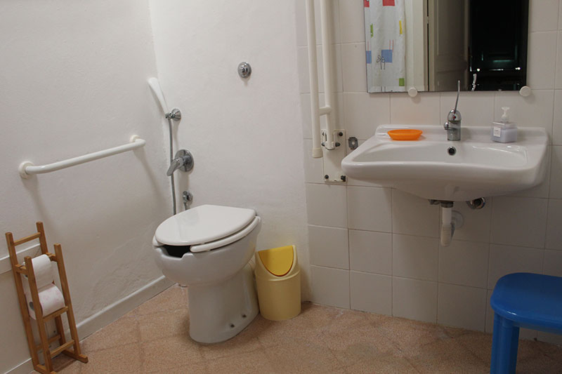 Bathroom in Sicilian agriturismo appartment
