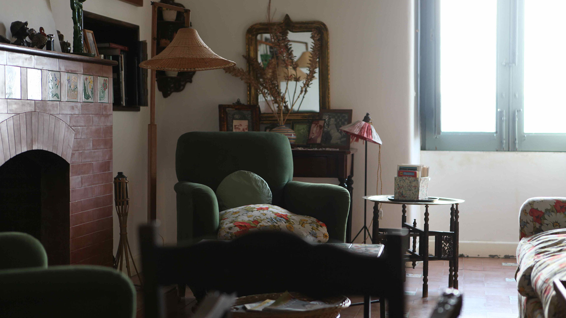 Antique furniture in the living room at Fattoria Mose